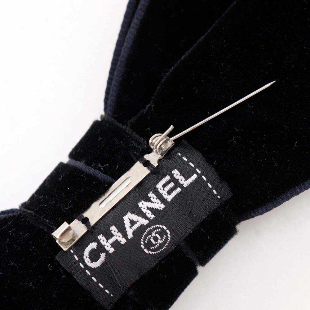 CHANEL Authentic Black Brooch - Picture 3 of 6